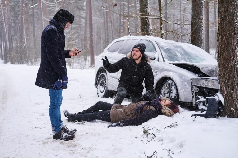 Accident de voiture sur un arbre