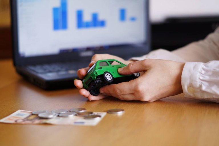 Quelle est la différence entre une assurance voiture sans permis et une assurance auto classique ?