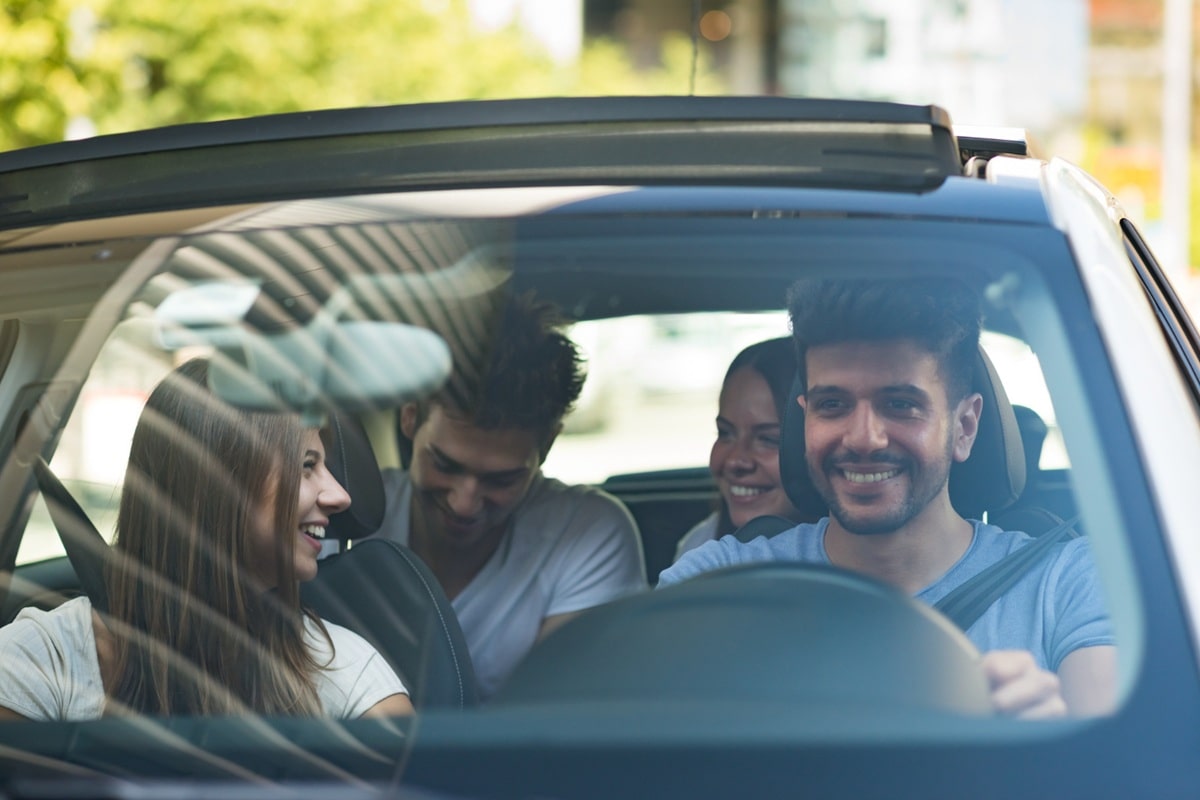 Voiture sans permis et jeunes - tendance pour la Citroën Ami