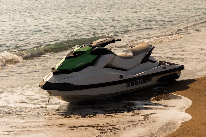 Pourquoi assurer un jet ski  chez nous ?