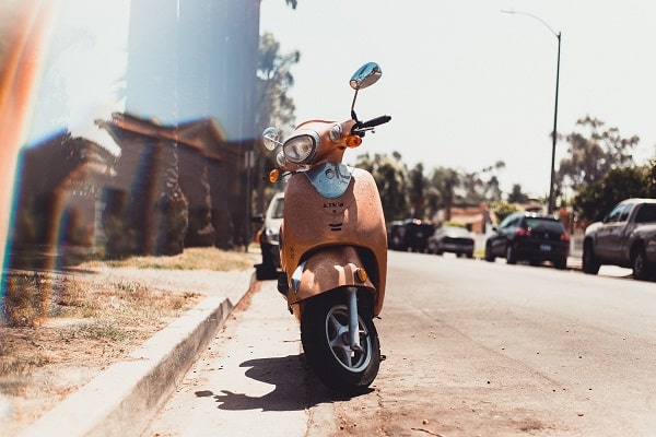 conduite âge précoce un scooter 125