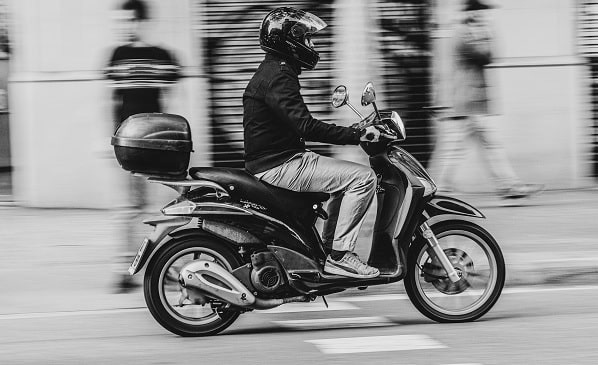 comment conduire son scooter par vent fort ?