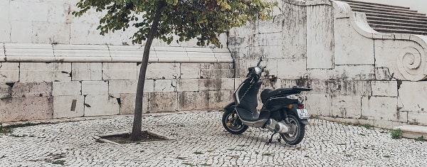 démarrer un scooter en panne de batterie