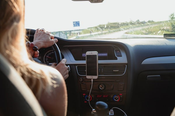 Conduire une voiture dès l'âge de 10 ans, c'est possible ! - Direct  Assurance