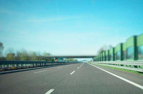 éviter les exces de vitesse sur la route