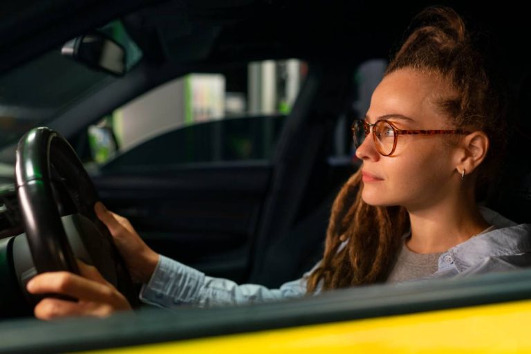 Pourquoi les jeunes conducteurs paient-ils plus cher leur assurance auto ?