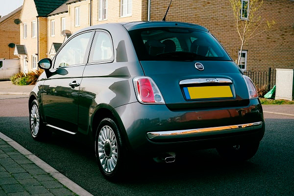 Petite voiture économique pour jeune conducteur