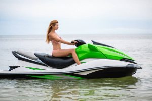 Jet ski sur l'eau