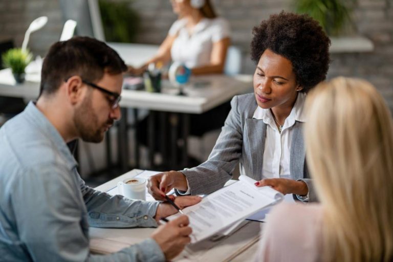Que vérifier avant de signer un nouveau contrat d’assurance auto ?