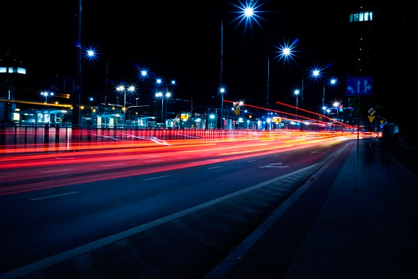 La vitesse est les jeunes conducteur automobiles